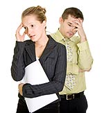 Η εργασιακή εξάντληση μπορεί να οδηγήσει σε περισσότερη κατάθλιψη, προβλήματα στις σχέσεις με συνάδελφους, τον εργοδότη και στην οικογένεια με απρόβλεπτες συνέπειες. 