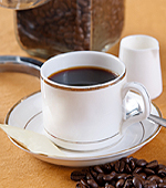 Καφές: Όταν κάποιος που πίνει καφέ καπνίζει, οι ευεργετικές επιδράσεις του καφέ χάνονται.  