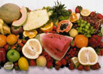 Η κυριότερη πηγή από την οποία ο οργανισμός μας προσλαμβάνει τη βιταμίνη C, είναι τα φρούτα και τα λαχανικά