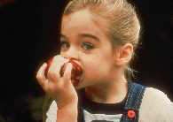 Κοριτσάκι που τρώει μήλο, content provider CDC