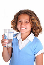 Πέτρες στους νεφρούς: Για την πρόληψη προβλημάτων με πέτρες στους νεφρούς τα παιδιά πρέπει να ενθαρρύνονται να πίνουν άφθονο νερό.