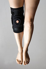 Τα υποστηρικτικά μέσα για το γόνατο βοηθούν πολύ στη θεραπεία για οστεοαρθρίτιδα του γονάτου.