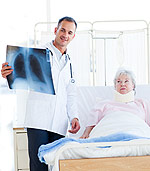 Η πνευμονική εμβολή απειλεί ασθενείς που μένουν στο κρεβάτι για πολύ καιρό. 