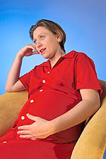 Κατά τη διάρκεια του αεροπορικού ταξιδιού, η έγκυος είναι καλό να σηκώνεται και να περπατά κάθε περίπου 30 λεπτά.